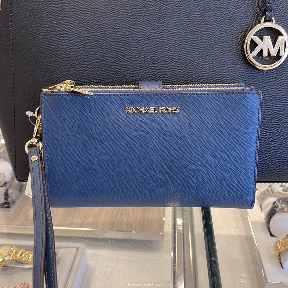 MICHAEL KORS LARGE DOUBLE ZIP WRISTLET WALLET PHONE CASE 
Navy 
NWT
